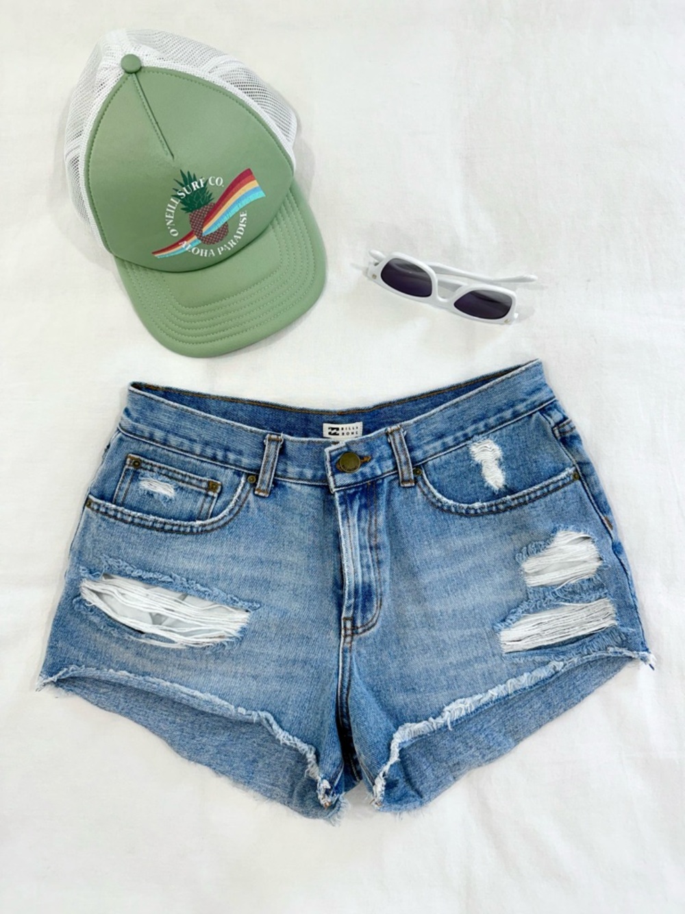 ✨ Billabong Light Wash Distressed Cutoff Denim Shorts Festival Y2K Size 28 ✨